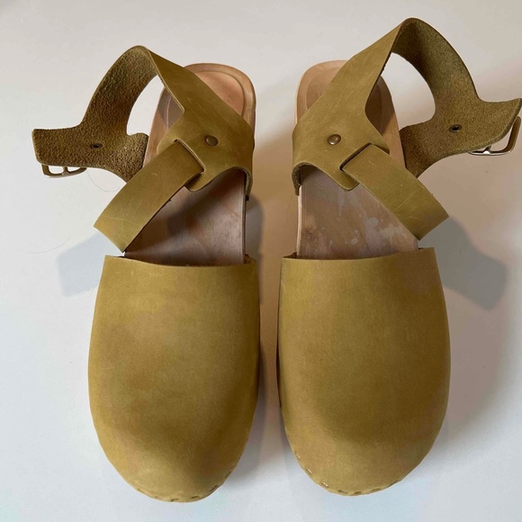 Bryr Clogs - Emma Closed Toe, High Heel - Picture 4 of 4